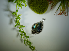 Labradorite Floral Pendant