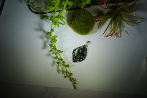 Labradorite Floral Pendant