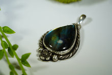 Labradorite Floral Pendant